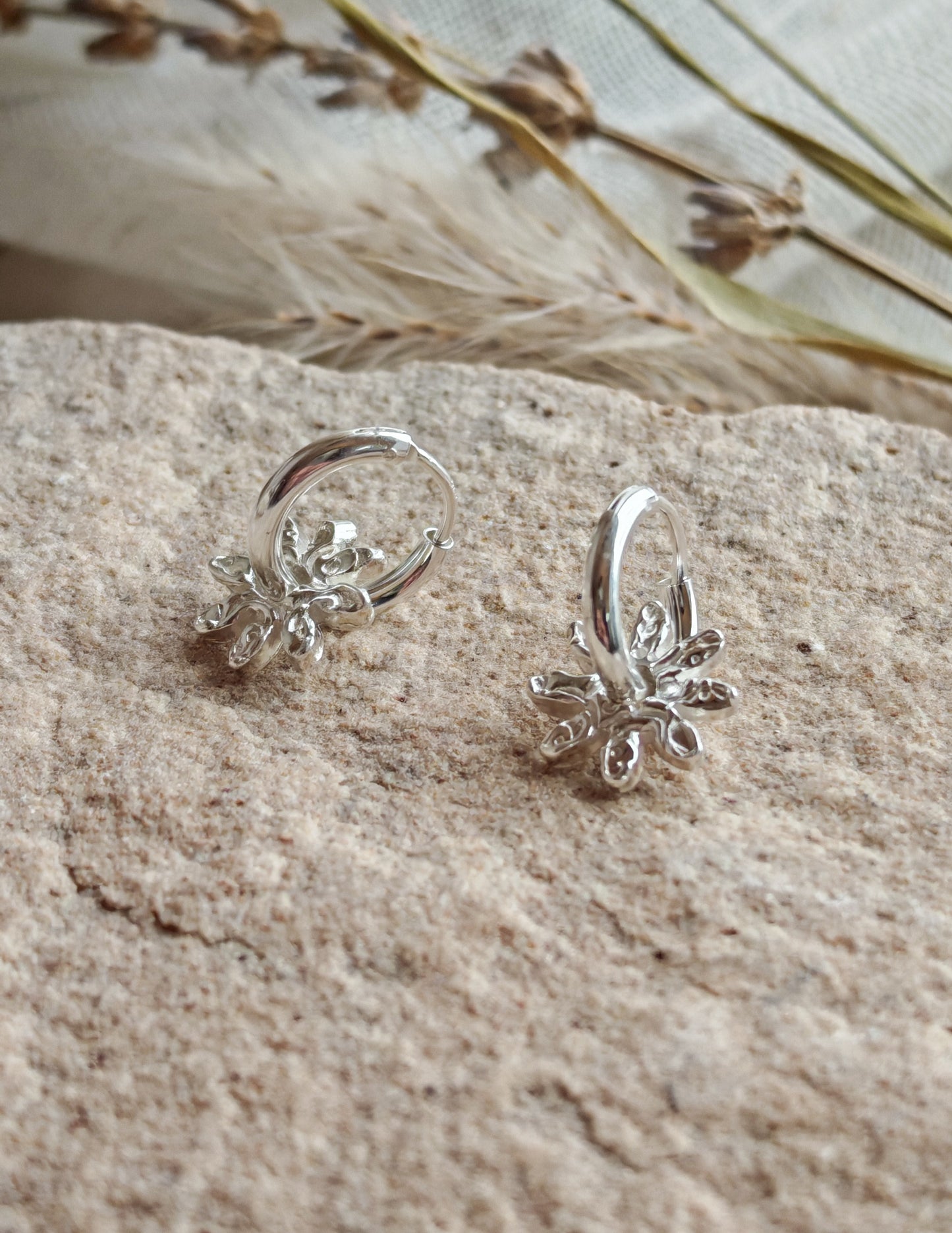 Mini Daisy chunky hoops