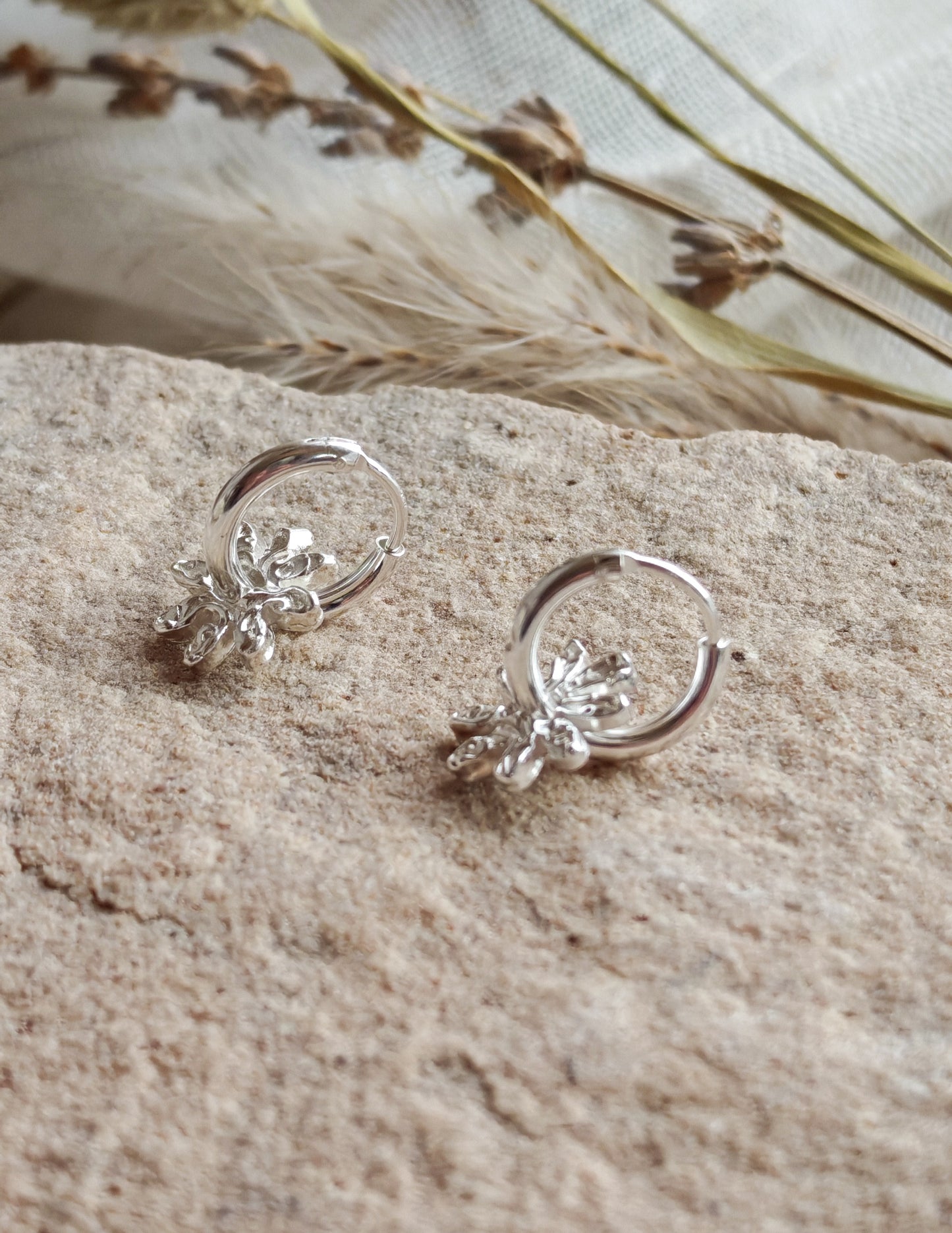 Mini Daisy chunky hoops