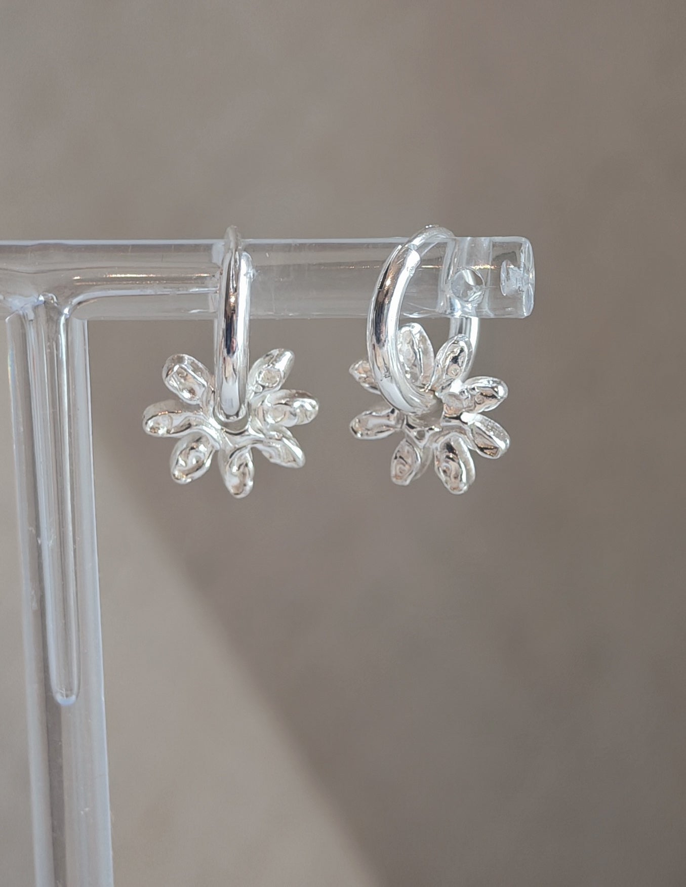 Mini Daisy chunky hoops