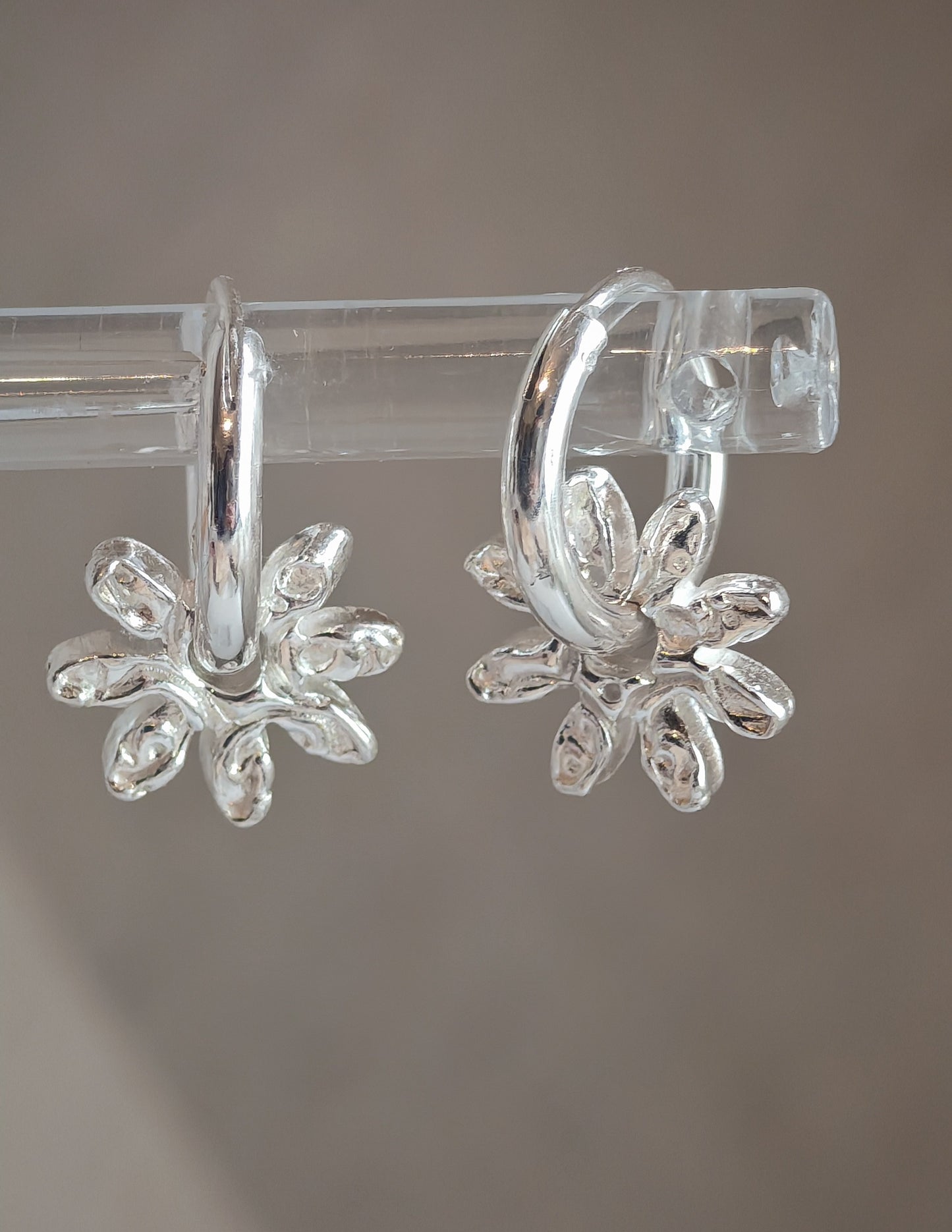 Mini Daisy chunky hoops