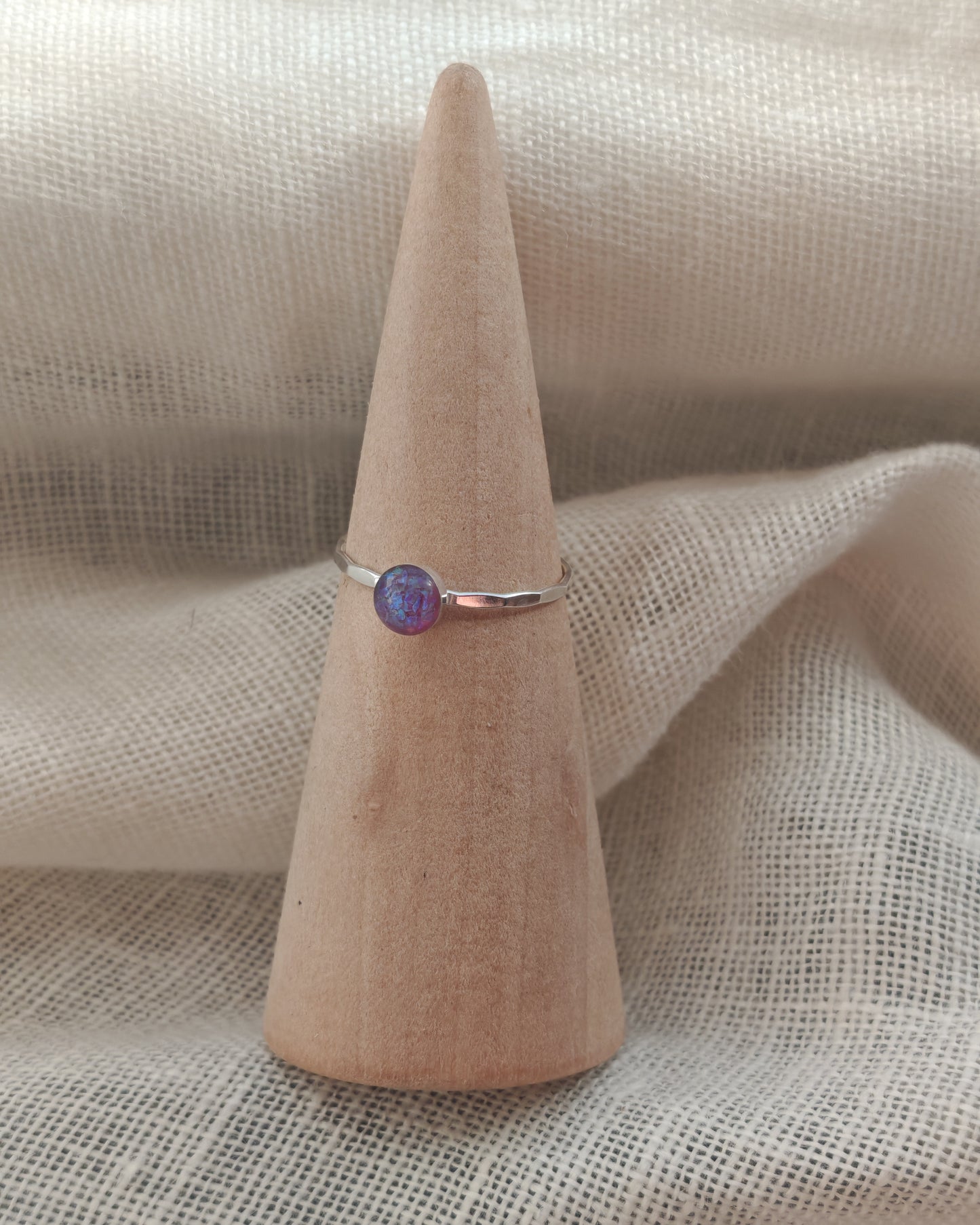 Crushed opal hammered single band