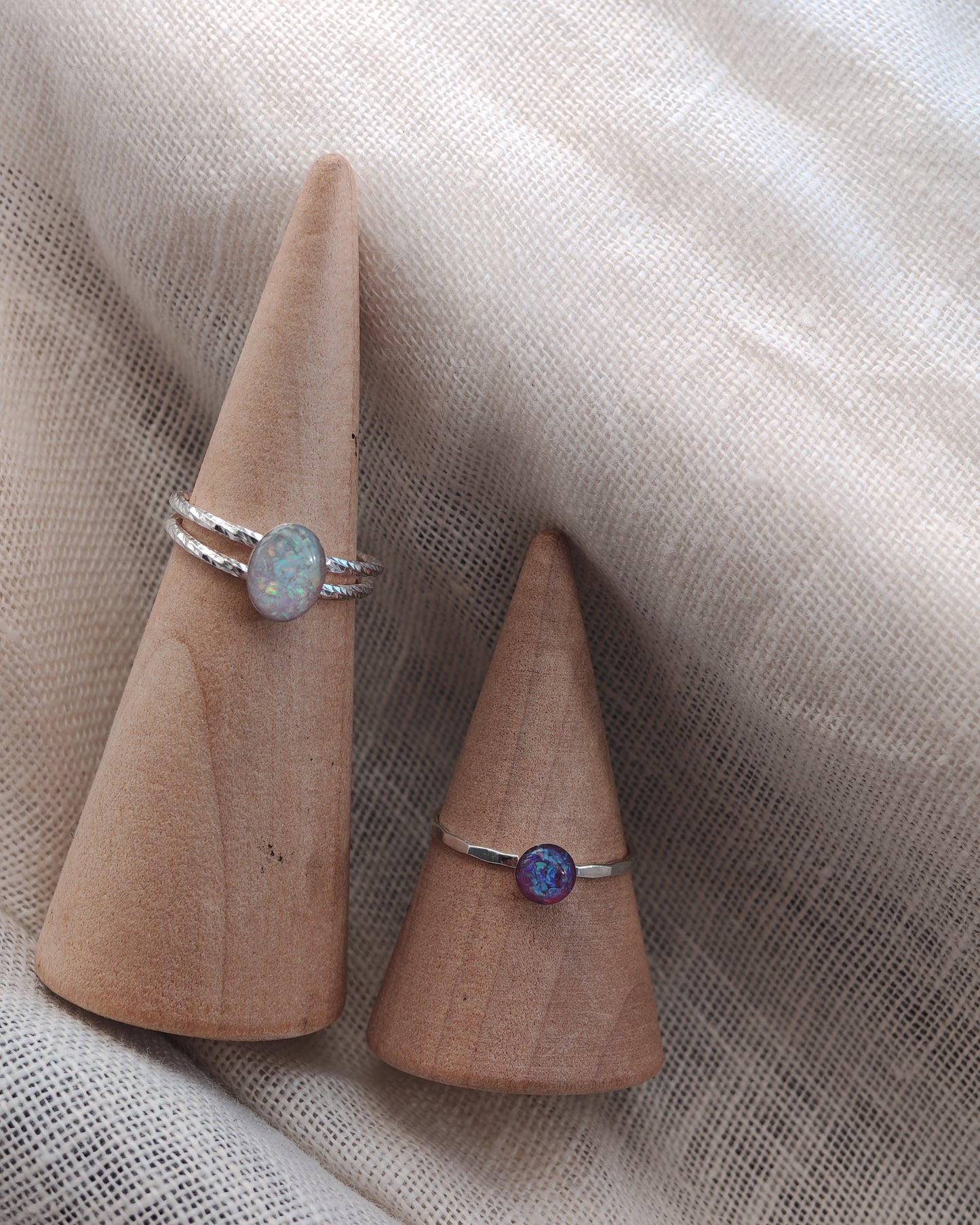 Crushed opal hammered single band